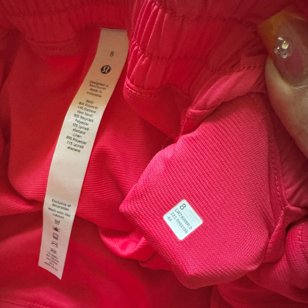 Lip Gloss Hotty Hot High-Rise Short 2.5” Lululemon - Picture 3 of 10